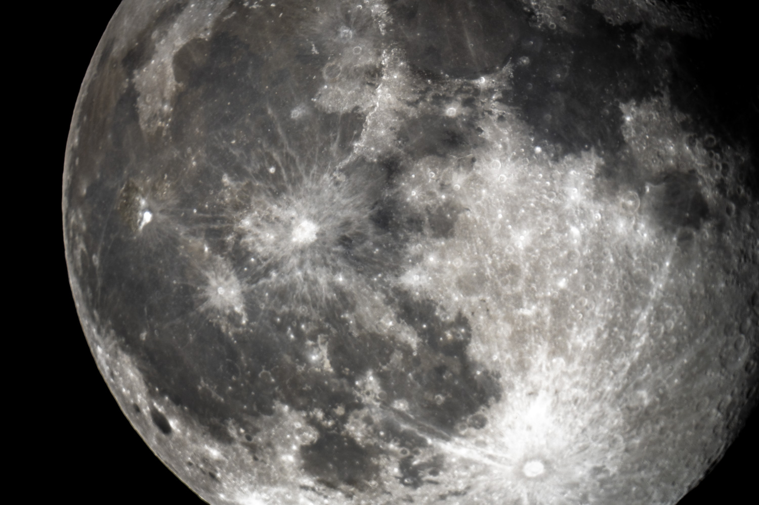 High-Resolution Moon Close-Up – Lunar Craters and Rays