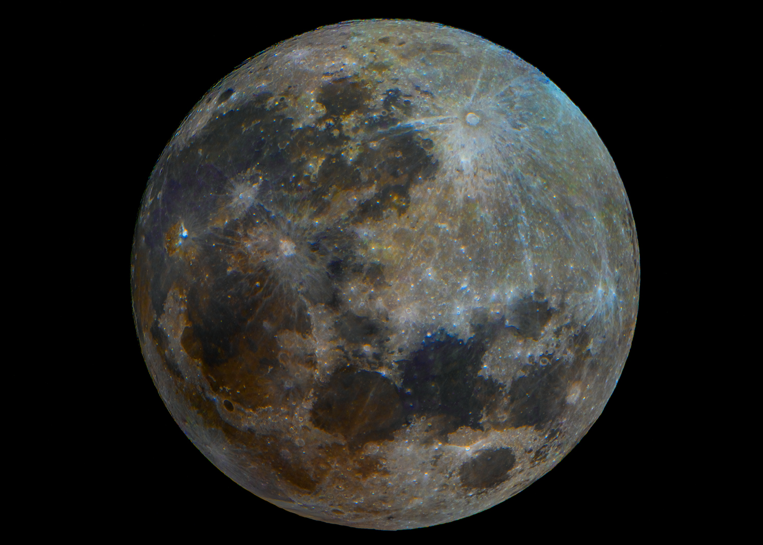 Iron Horizons: The Colors of the Moon